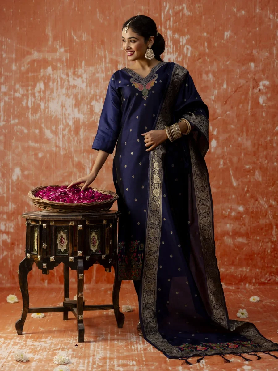 Padmavati Women Silk Blend Kurta Pant Dupatta Set | VICORA