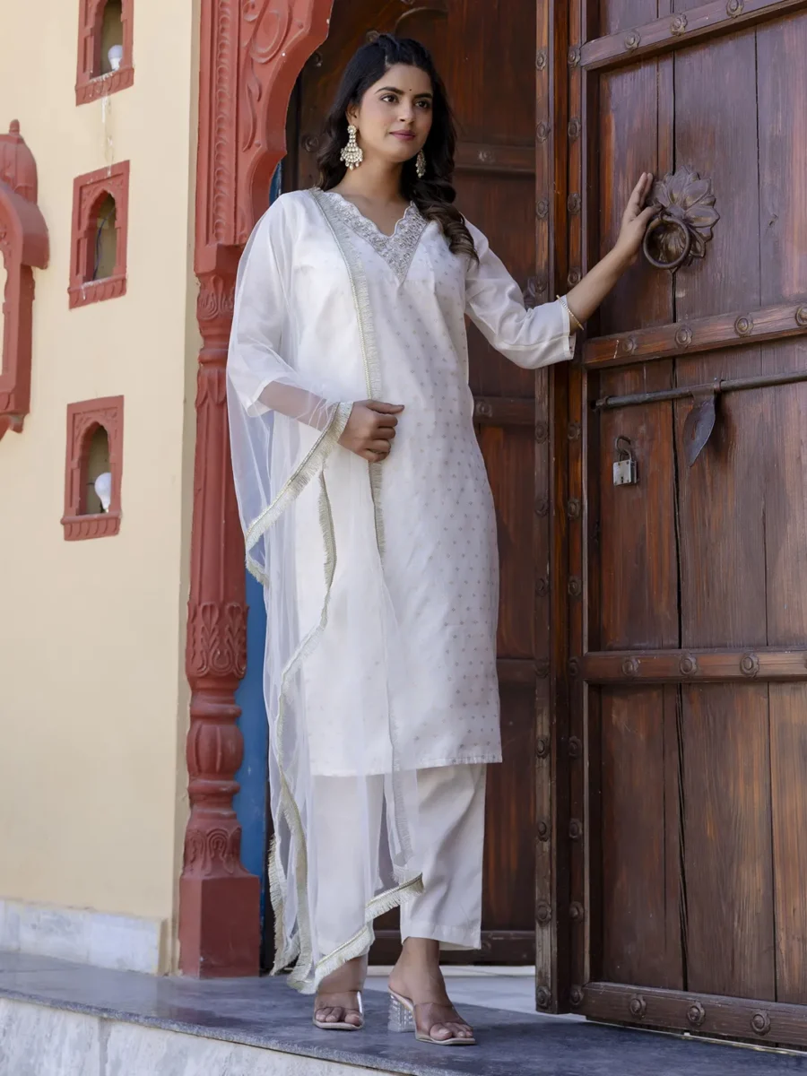Akriti Women Silk Blend Kurta Pant Dupatta Set | VICORA