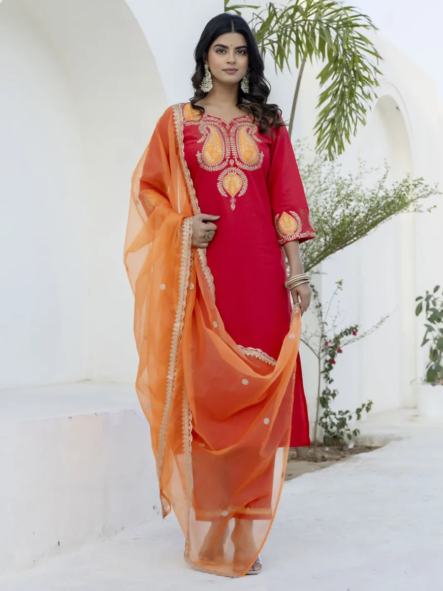 Sarayi Pink Silk Blend Straight Suit Set With Dupatta | VICORA